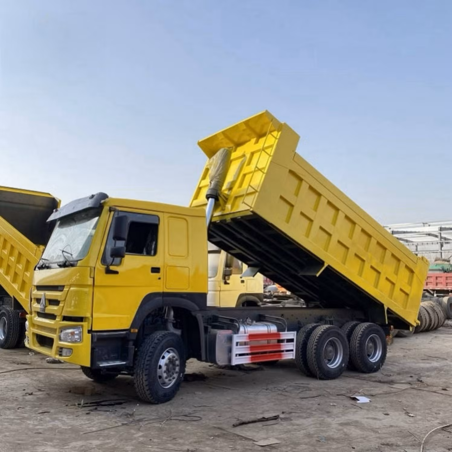 Rear Tipping Truck with Fast Detachable Cargo Body for Multi Purpose Material Transportation