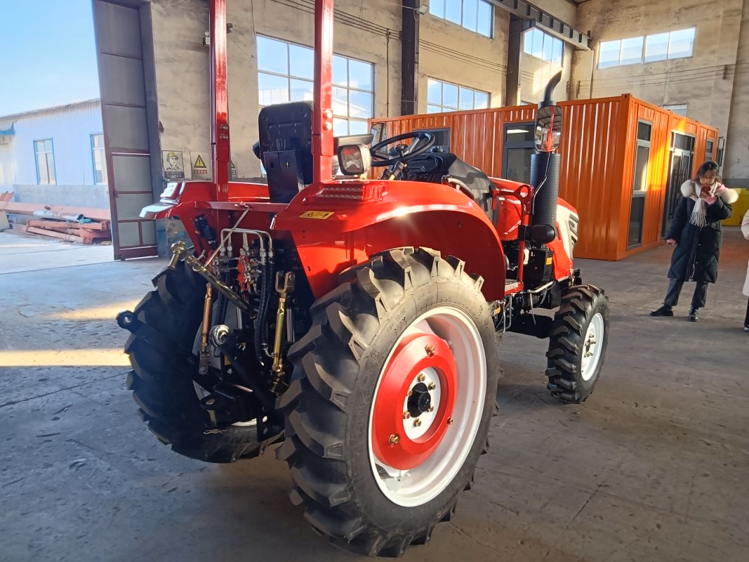 Te 60HP Compact Tractor Fram Garden Tractor 4WD Tractor
