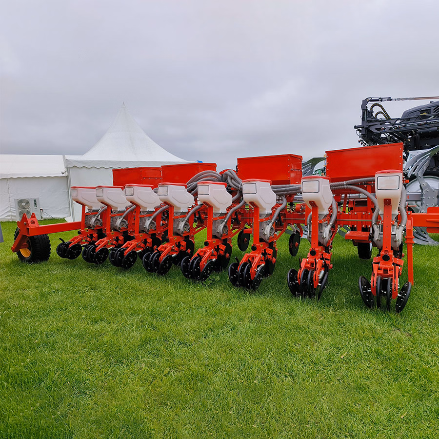 Durable Seeder and Planter for Corn and Soybean Cultivation
