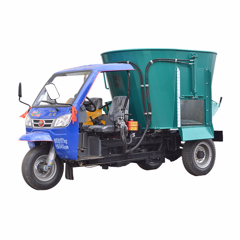 Easy to Operate 4m³ Selfpropelled Tmr Mixer for Saving Time
