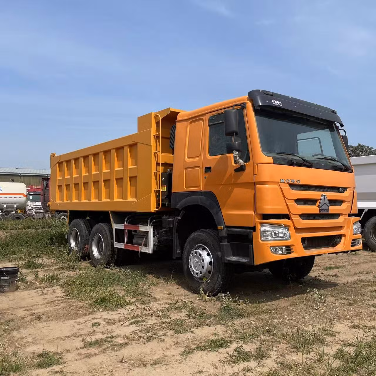 New and Used HOWO Dump Truck 6X4 8X4 40 Ton Sinotruk HOWO Tx Dump Truck HP Sand Mining Tipper Truck for Peru