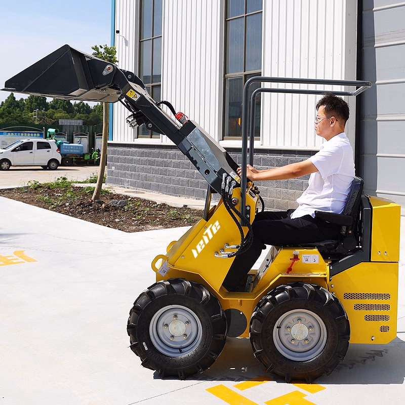 Hot Cheap Miniloader for Sale Diesel Tracked Mini Skid Steer Loader with 4 in 1 Wheel Mini Loader Suppliers