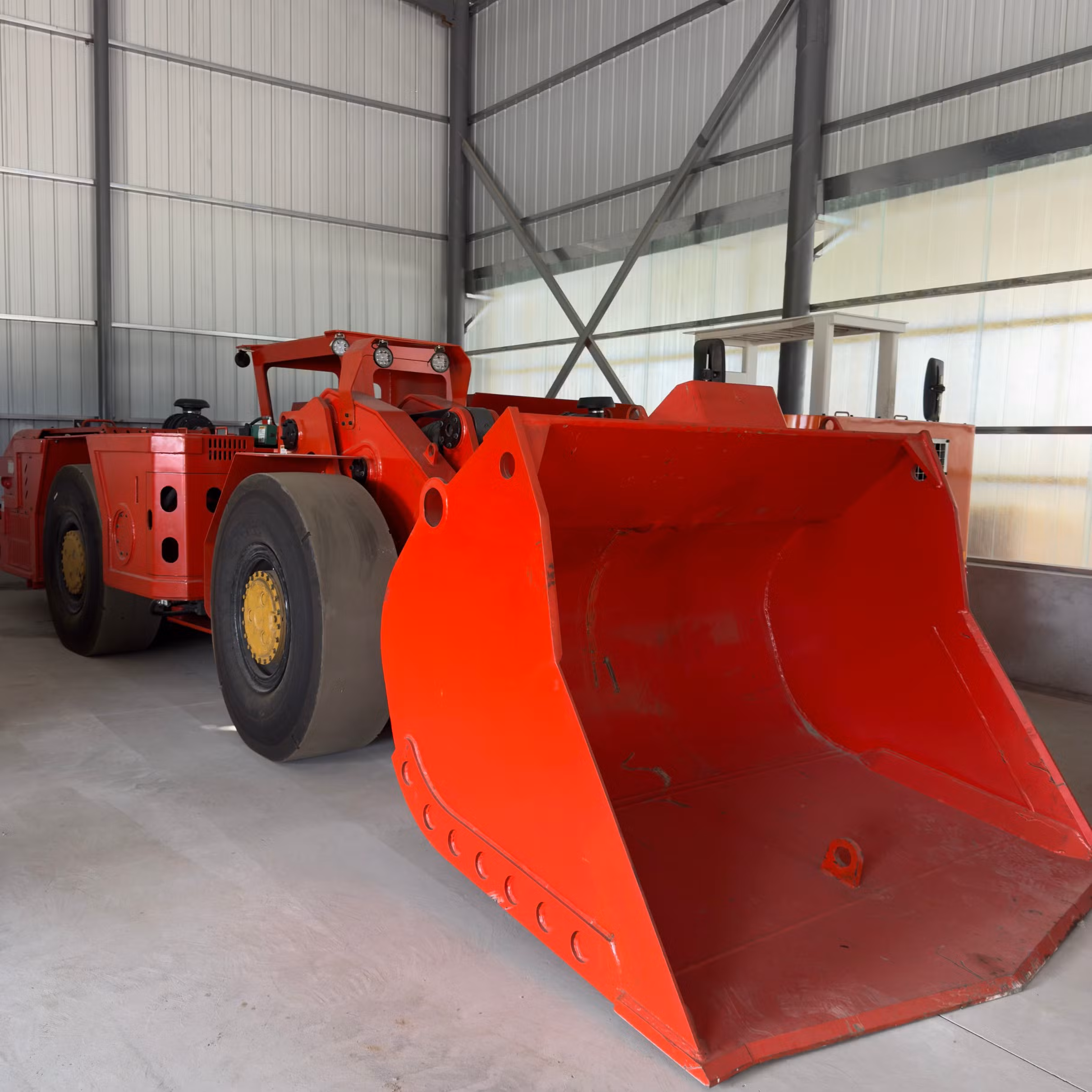 Heavy-Duty Rops-Certified 4m³ Underground Loader for Harsh Environments