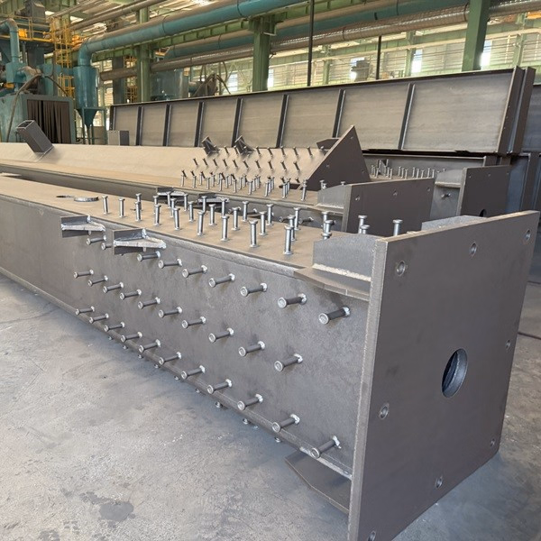 Customized High Rise Steel Building Solution Painted Galvanized Surface